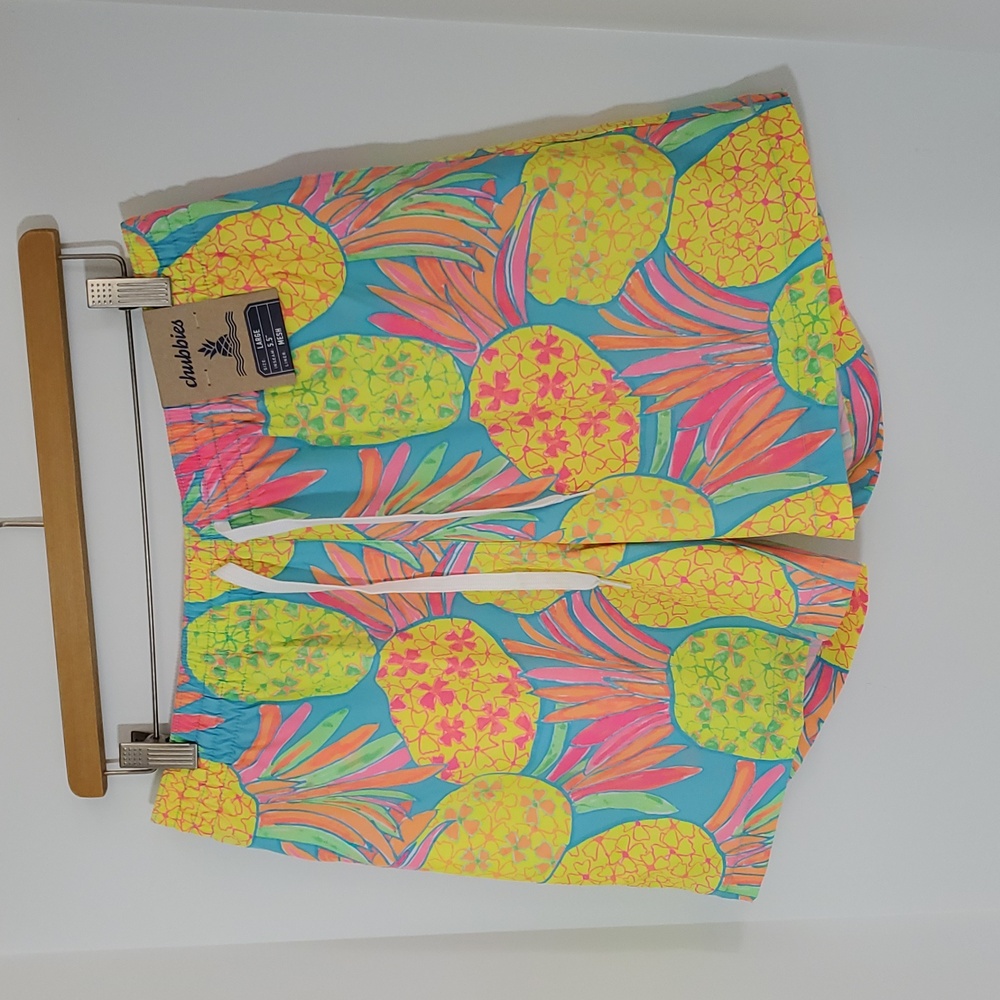 Chubbies The Hooligans 5.5" Classic Swim Trunks Pineapple Print L NWT